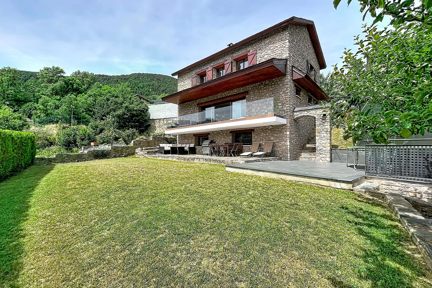 Chalet con gran jardín en venta en La Massana