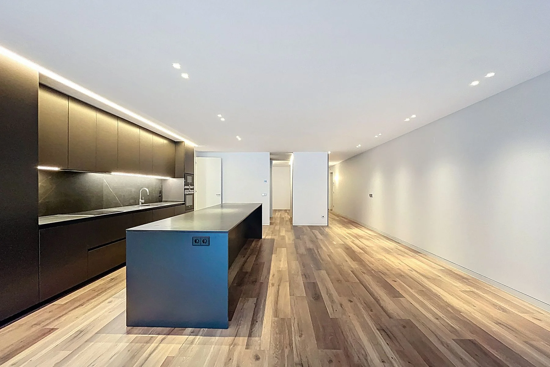 Apartamento de lujo en venta en la Av. Meritxell. ¡Ideal para inversores!