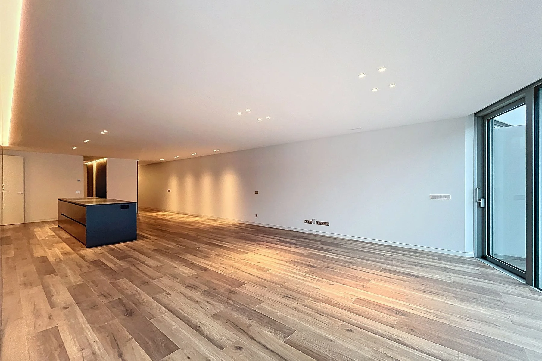 Apartamento de lujo en venta en la Av. Meritxell. ¡Ideal para inversores!