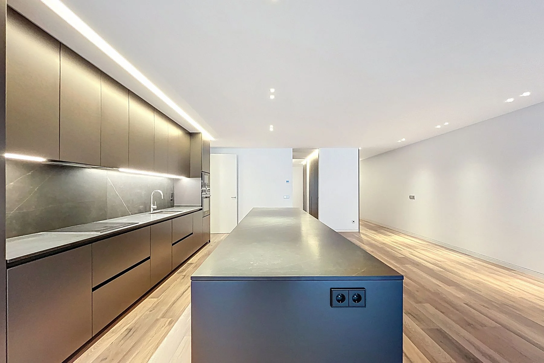 Apartamento de lujo en venta en la Av. Meritxell. ¡Ideal para inversores!