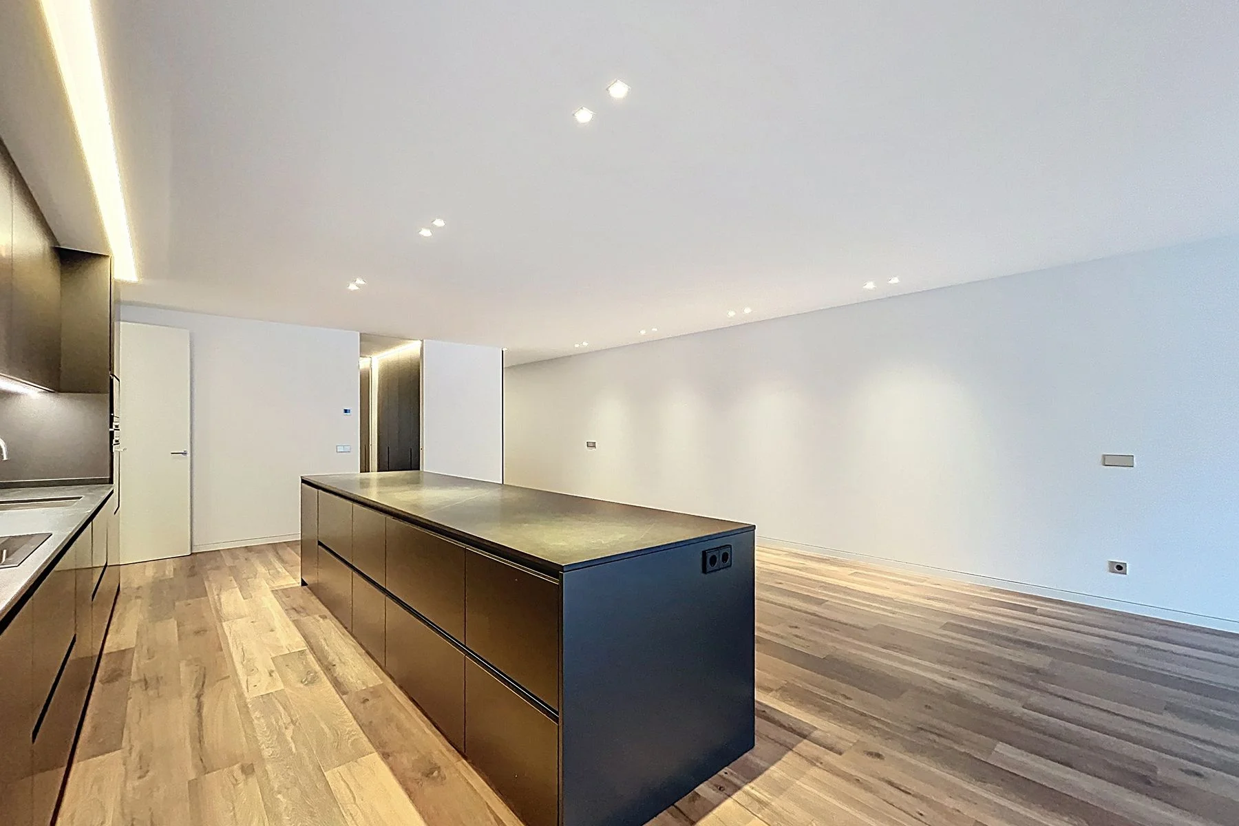 Apartamento de lujo en venta en la Av. Meritxell. ¡Ideal para inversores!