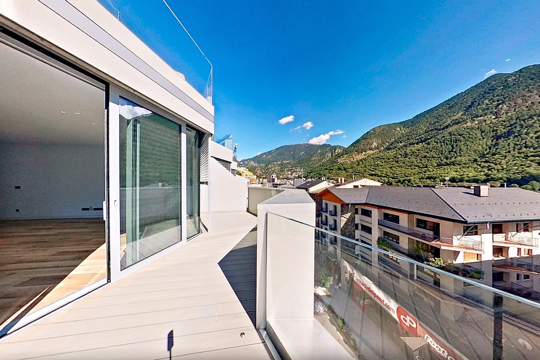 Apartamento de lujo en venta en la Av. Meritxell. ¡Ideal para inversores!