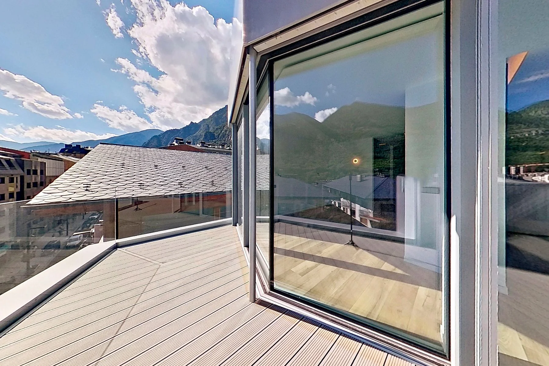 Apartamento de lujo en venta en la Av. Meritxell. ¡Ideal para inversores!