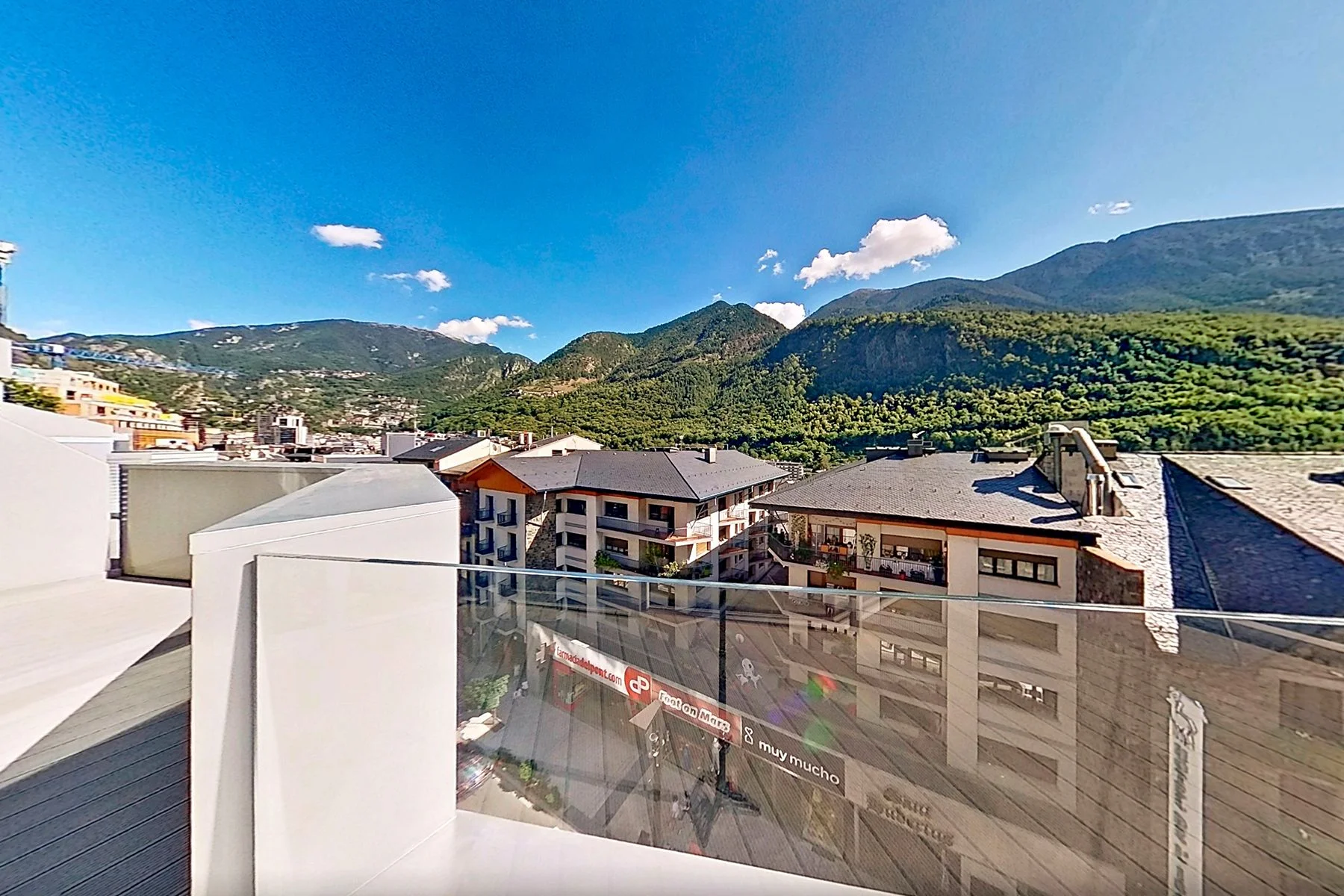 Apartamento de lujo en venta en la Av. Meritxell. ¡Ideal para inversores!