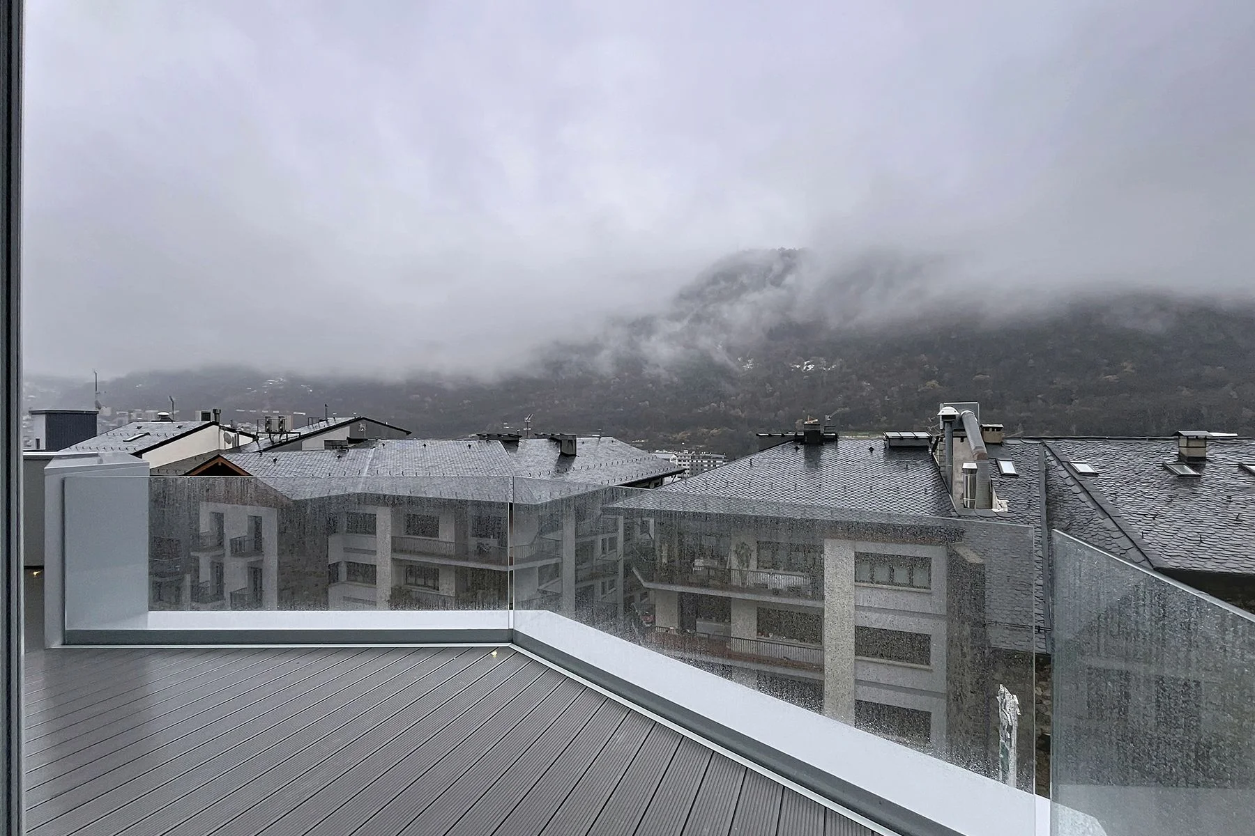 Apartamento de lujo en venta en la Av. Meritxell. ¡Ideal para inversores!