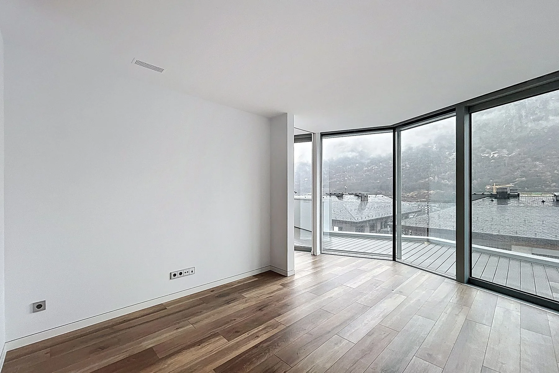 Apartamento de lujo en venta en la Av. Meritxell. ¡Ideal para inversores!