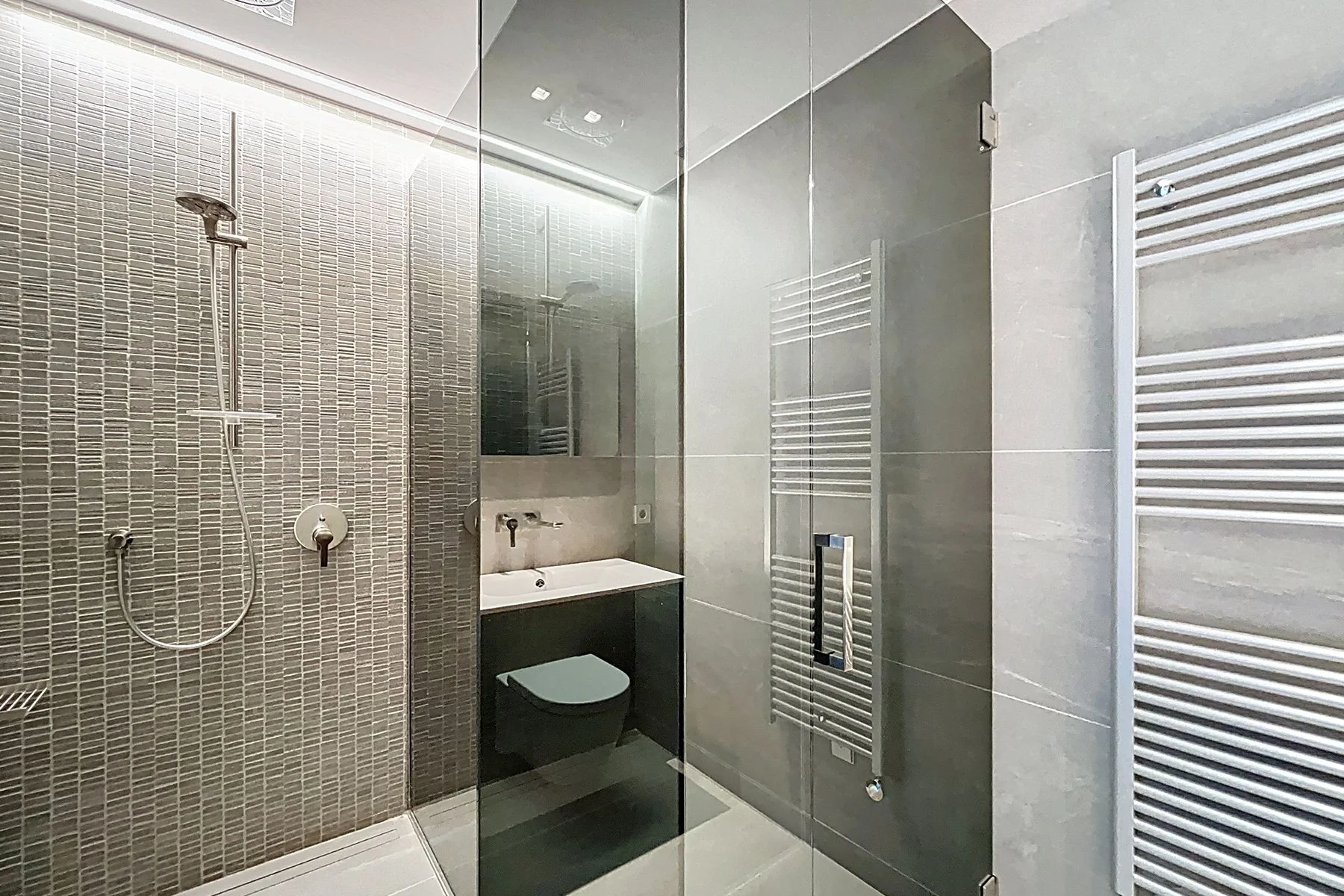 Apartamento de lujo en venta en la Av. Meritxell. ¡Ideal para inversores!