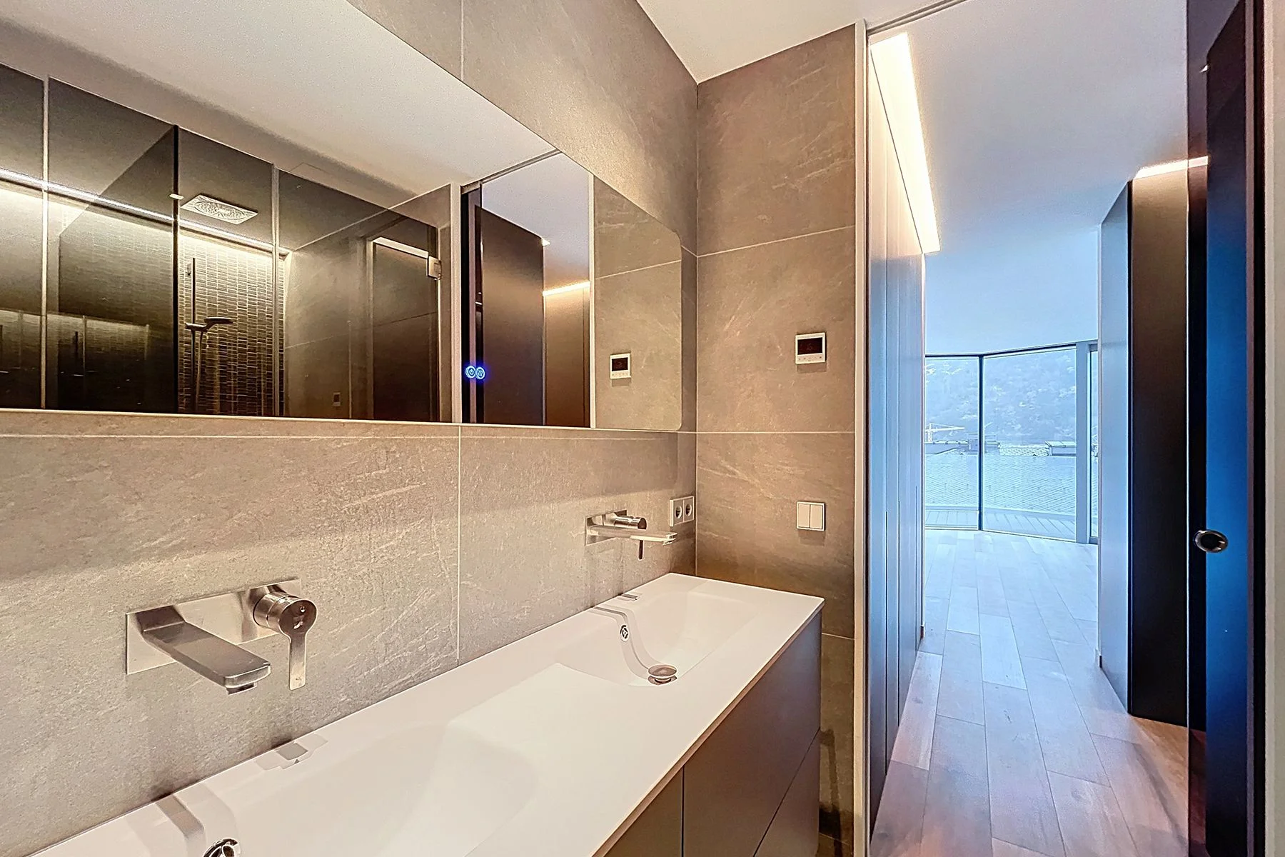 Apartamento de lujo en venta en la Av. Meritxell. ¡Ideal para inversores!