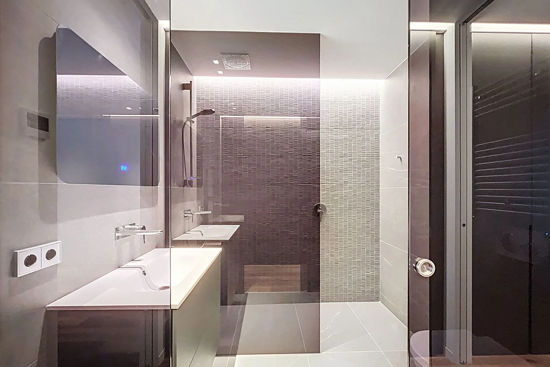Apartamento de lujo en venta en la Av. Meritxell. ¡Ideal para inversores!