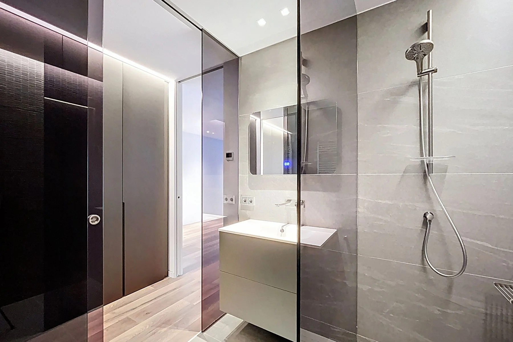 Apartamento de lujo en venta en la Av. Meritxell. ¡Ideal para inversores!