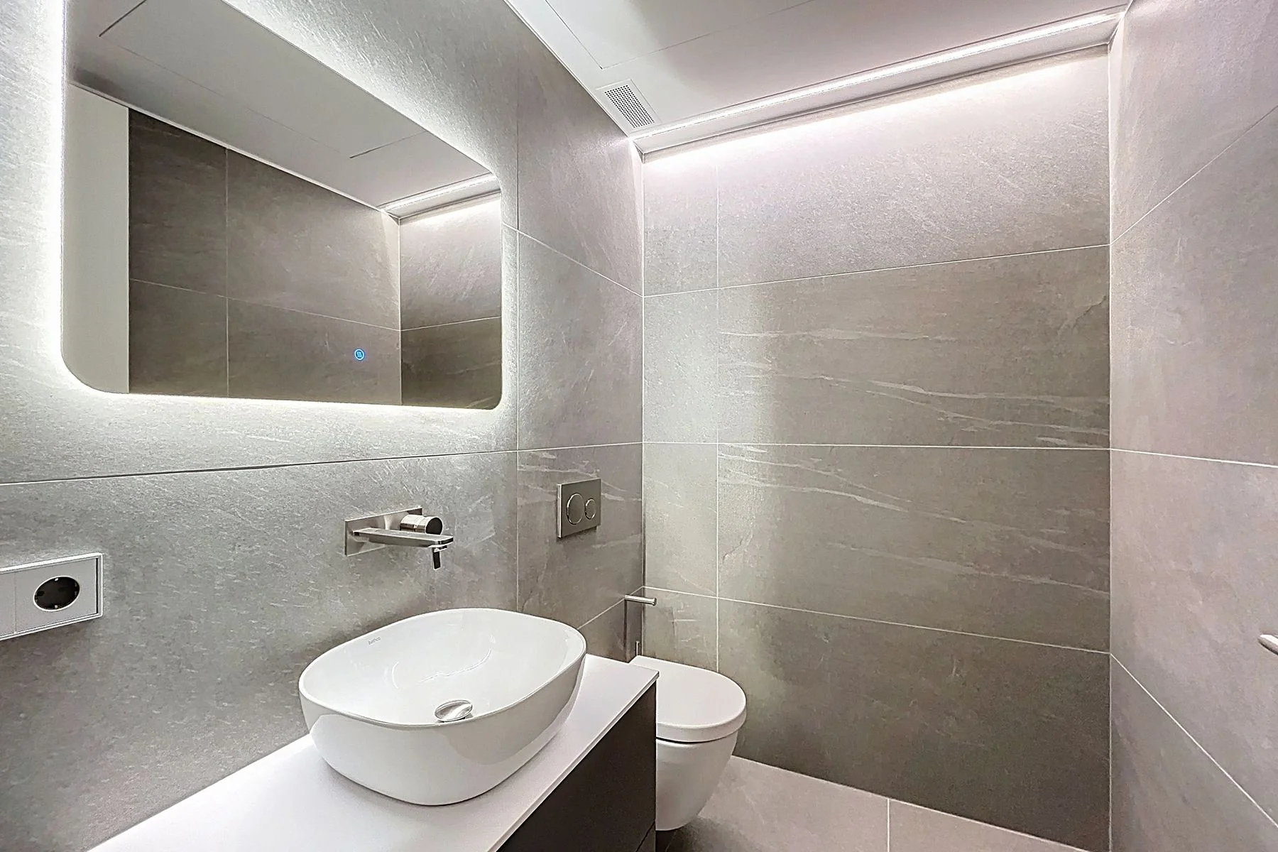 Apartamento de lujo en venta en la Av. Meritxell. ¡Ideal para inversores!