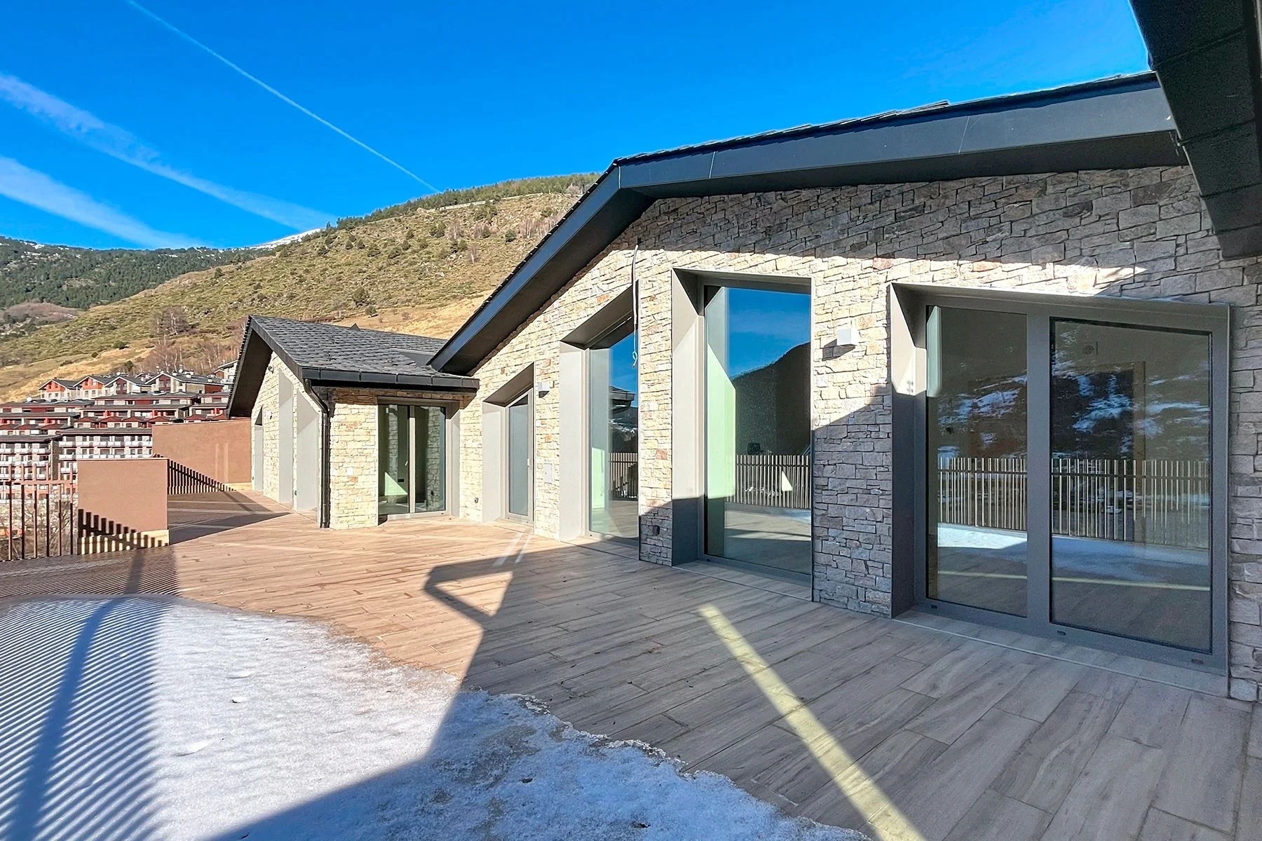 Exclusivo ático de lujo de obra nueva en venta en El Tarter